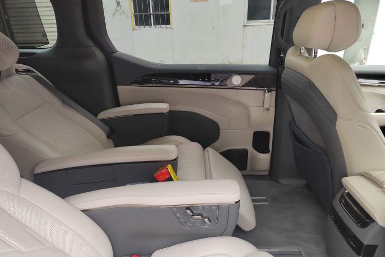 Used Zeekr 009 2024 7-Seater Aisle Version 108 kWh Interior 6