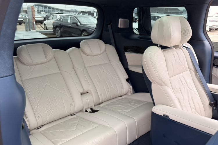 Used Zeekr 009 2024 Six-Seat Executive Version 4WD 140 kWh Interior 6