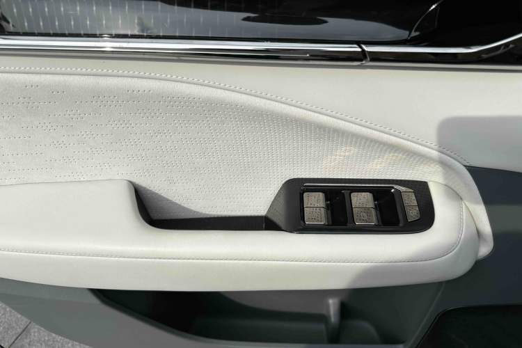 Used Zeekr 009 2024 Six-Seat Executive Version 4WD 108 kWh Interior 7