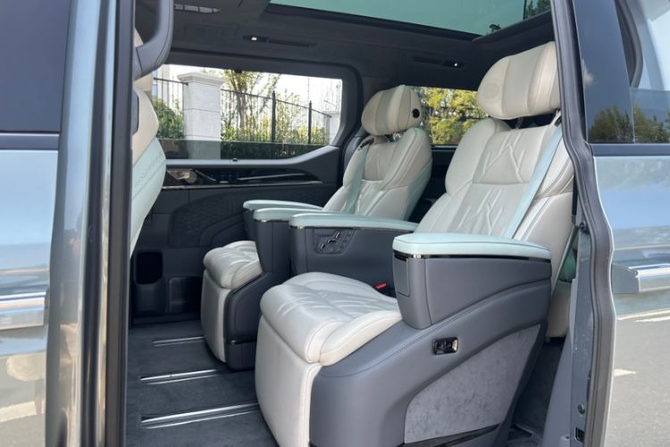Used Zeekr 009 2024 7-Seater Walk-Through Version Four-Wheel Drive 108 kWh Interior 7
