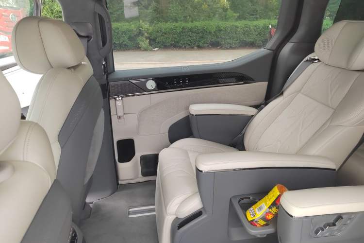 Used Zeekr 009 2024 7-Seater Aisle Version 108 kWh Interior 8