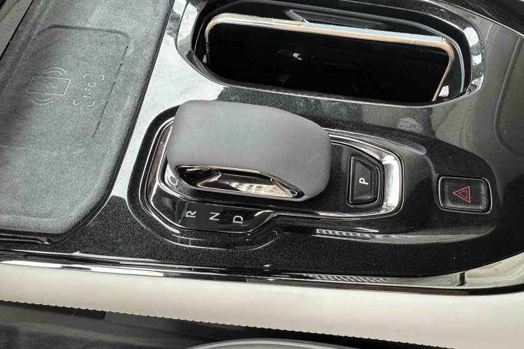 Used Zeekr 009 2024 Six-Seat Executive Version 4WD 108 kWh Interior 9
