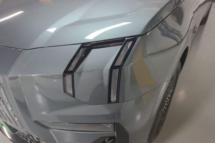 Used Zeekr 009 2024 7-Seater Aisle Version 108 kWh Left Front Headlight