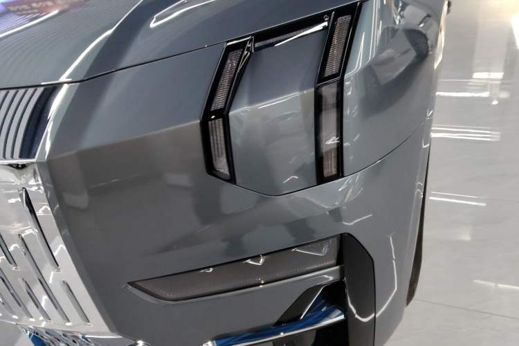 Used Zeekr 009 2024 7-Seater Walk-Through Version Four-Wheel Drive 108 kWh Left Front Headlight