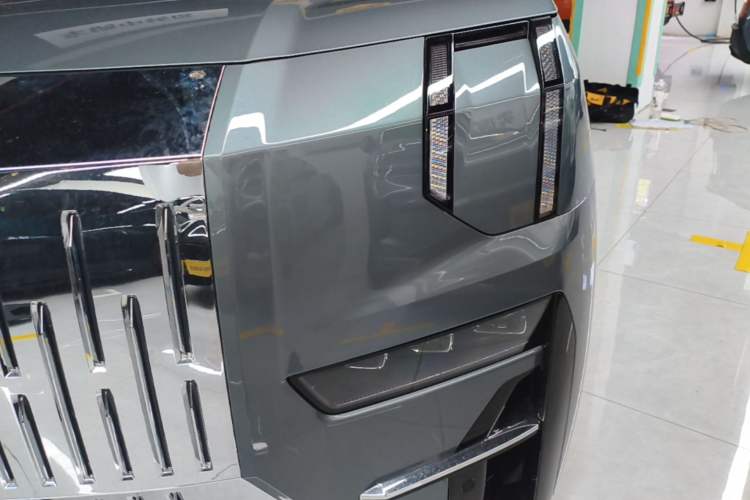 Used Zeekr 009 2024 7-Seater Walk-Through Version Four-Wheel Drive 108 kWh Left Front Headlight