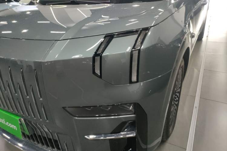 Used Zeekr 009 2024 7-Seater Walk-Through Version Four-Wheel Drive 108 kWh Left Front Headlight
