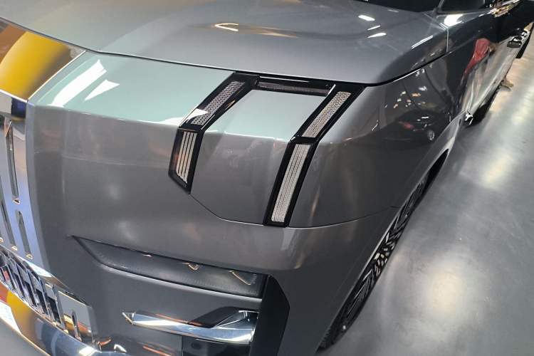 Used Zeekr 009 2024 7-Seater Walk-Through Version Four-Wheel Drive 108 kWh Left Front Headlight
