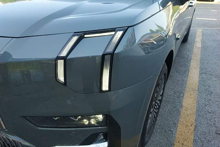 Used Zeekr 009 2024 7-Seater Walk-Through Version Four-Wheel Drive 108 kWh Left Front Headlight
