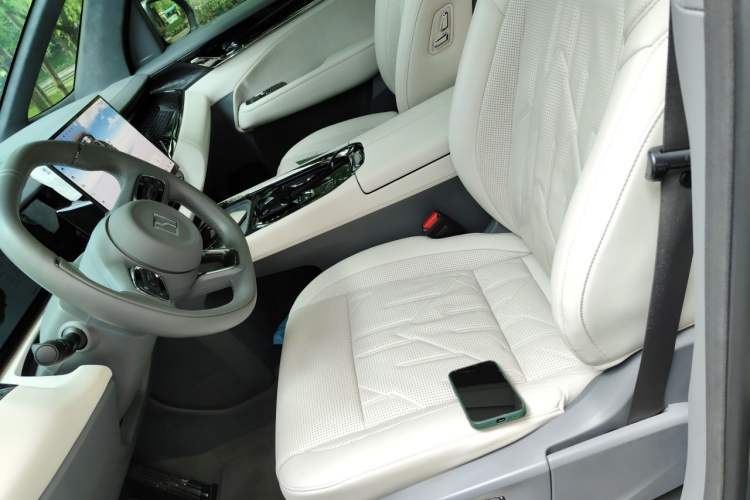 Used Zeekr 009 2024 7-Seater Walk-Through Version Four-Wheel Drive 108 kWh Left Front Seat