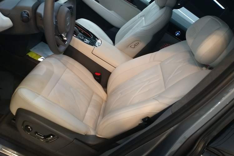 Used Zeekr 009 2024 Six-Seat Executive Version 4WD 108 kWh Left Front Seat