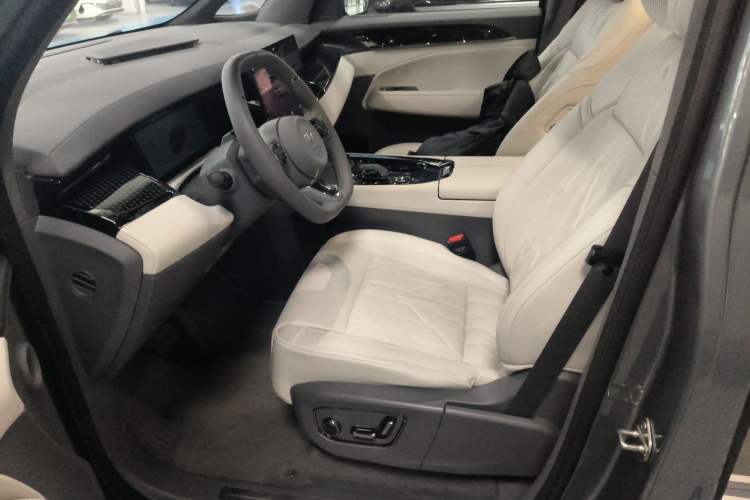 Used Zeekr 009 2024 Six-Seat Executive Version 4WD 108 kWh Left Front Seat
