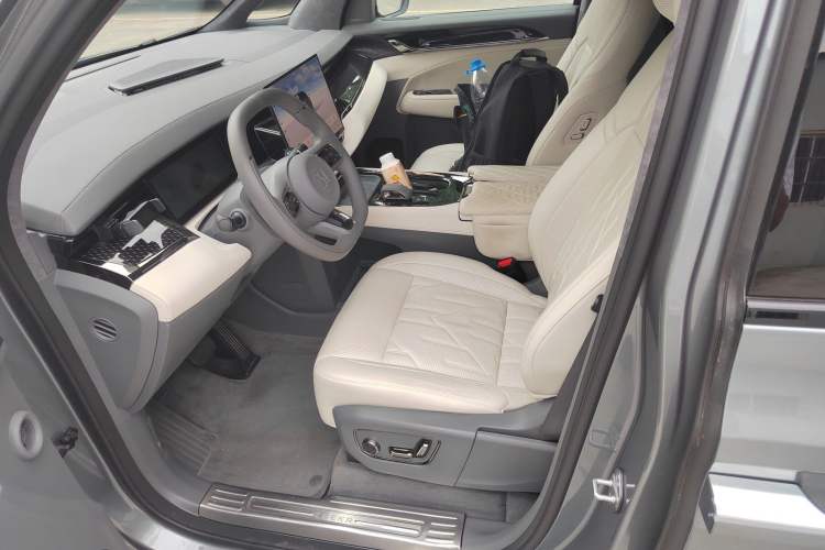 Used Zeekr 009 2024 7-Seater Aisle Version 108 kWh Left Front Seat