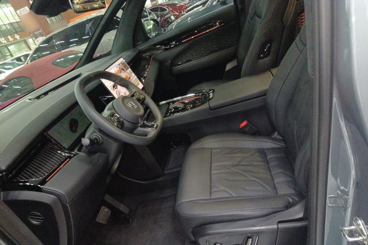Used Zeekr 009 2024 Six-Seat Executive Version 4WD 108 kWh Left Front Seat
