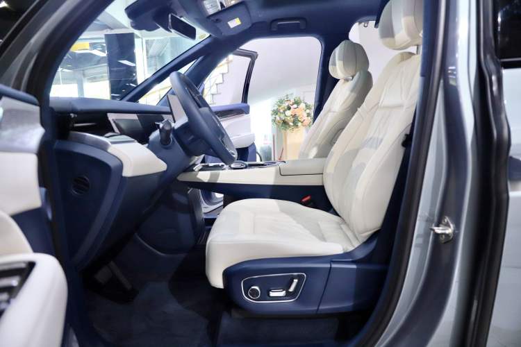 Used Zeekr 009 2024 Six-Seat Executive Version 4WD 140 kWh Left Front Seat