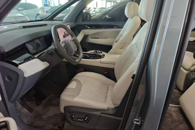 Used Zeekr 009 2024 Six-Seat Executive Version 4WD 108 kWh Left Front Seat