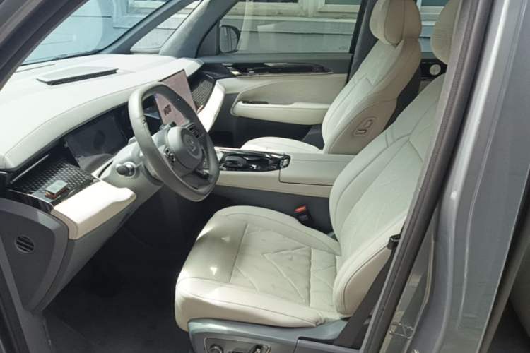 Used Zeekr 009 2024 7-Seater Aisle Version 108 kWh Left Front Seat