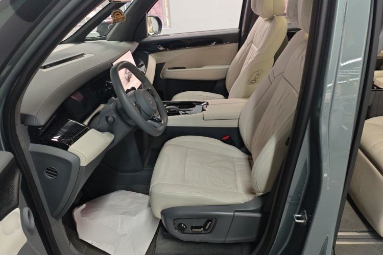 Used Zeekr 009 2024 Six-Seat Executive Version 4WD 108 kWh Left Front Seat
