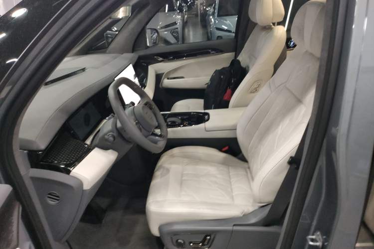 Used Zeekr 009 2024 7-Seater Walk-Through Version Four-Wheel Drive 108 kWh Left Front Seat