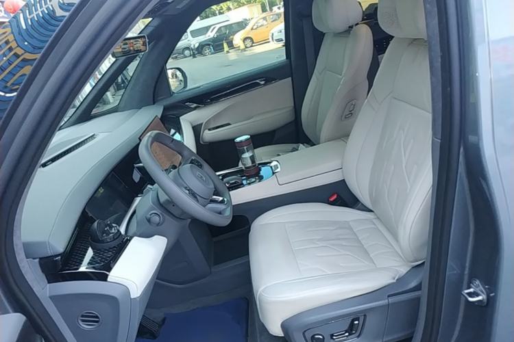 Used Zeekr 009 2024 7-Seater Walk-Through Version Four-Wheel Drive 108 kWh Left Front Seat