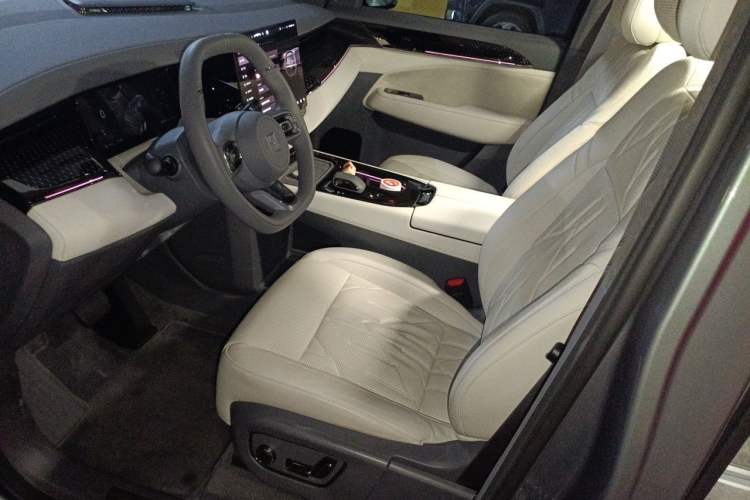Used Zeekr 009 2024 Six-Seat Executive Version 4WD 108 kWh Left Front Seat
