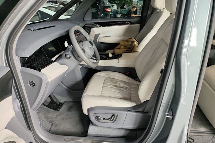 Used Zeekr 009 2024 Six-Seat Executive Version 4WD 108 kWh Left Front Seat