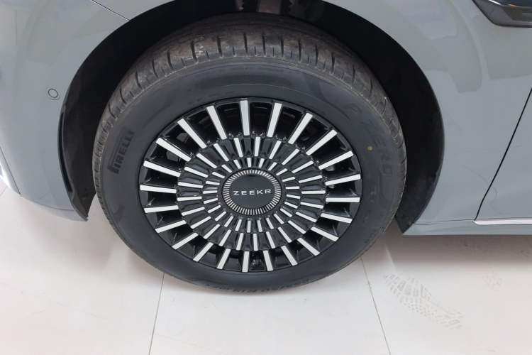 Used Zeekr 009 2024 7-Seater Walk-Through Version Four-Wheel Drive 108 kWh Left Front Wheel Hub