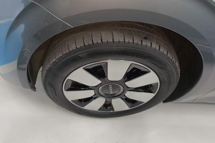 Used Zeekr 009 2024 7-Seater Walk-Through Version Four-Wheel Drive 108 kWh Left Front Wheel Hub