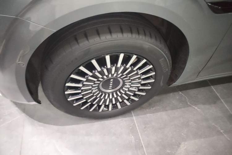 Used Zeekr 009 2024 7-Seater Walk-Through Version Four-Wheel Drive 108 kWh Left Front Wheel Hub
