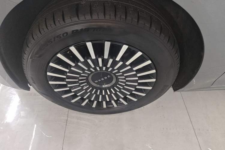 Used Zeekr 009 2024 Six-Seat Executive Version 4WD 108 kWh Left Front Wheel Hub