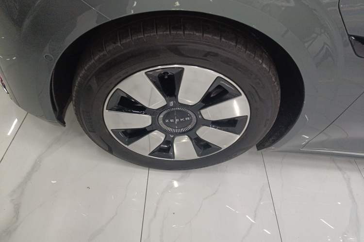 Used Zeekr 009 2024 Six-Seat Executive Version 4WD 108 kWh Left Front Wheel Hub