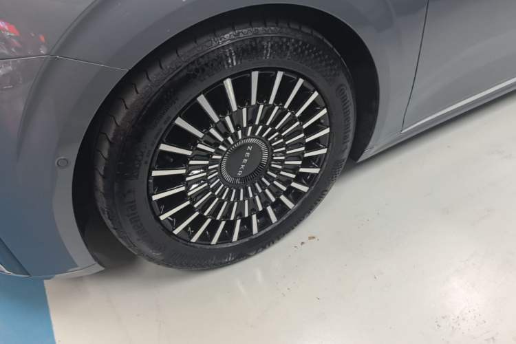 Used Zeekr 009 2024 Six-Seat Executive Version 4WD 140 kWh Left Front Wheel Hub