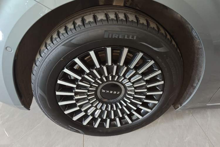 Used Zeekr 009 2024 Six-Seat Executive Version 4WD 108 kWh Left Front Wheel Hub