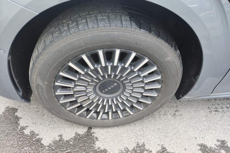Used Zeekr 009 2024 Six-Seat Executive Version 4WD 108 kWh Left Front Wheel Hub