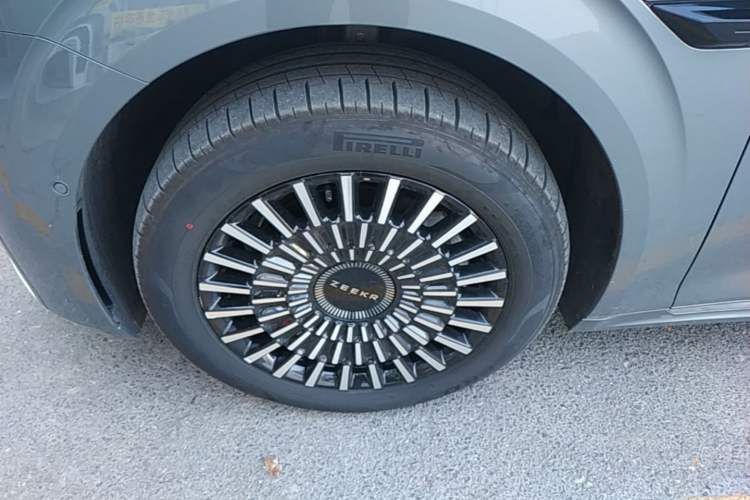 Used Zeekr 009 2024 7-Seater Walk-Through Version Four-Wheel Drive 108 kWh Left Front Wheel Hub