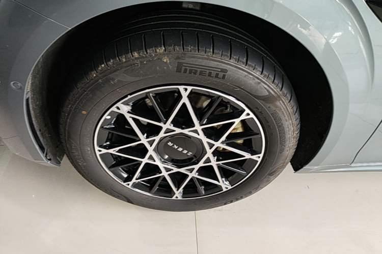 Used Zeekr 009 2024 Six-Seat Executive Version 4WD 108 kWh Left Front Wheel Hub