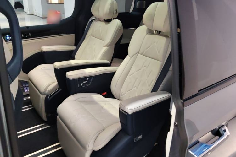 Used Zeekr 009 2024 7-Seater Walk-Through Version Four-Wheel Drive 108 kWh Left Rear Seat