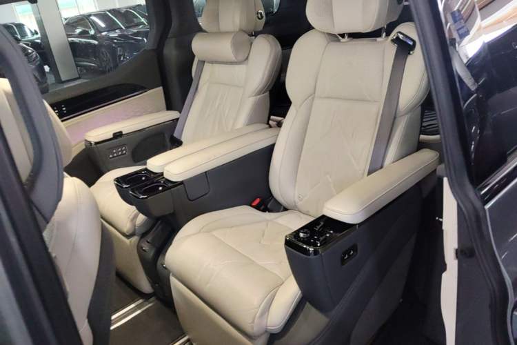 Used Zeekr 009 2024 Six-Seat Executive Version 4WD 108 kWh Left Rear Seat