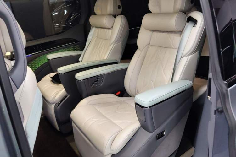 Used Zeekr 009 2024 7-Seater Aisle Version 108 kWh Left Rear Seat