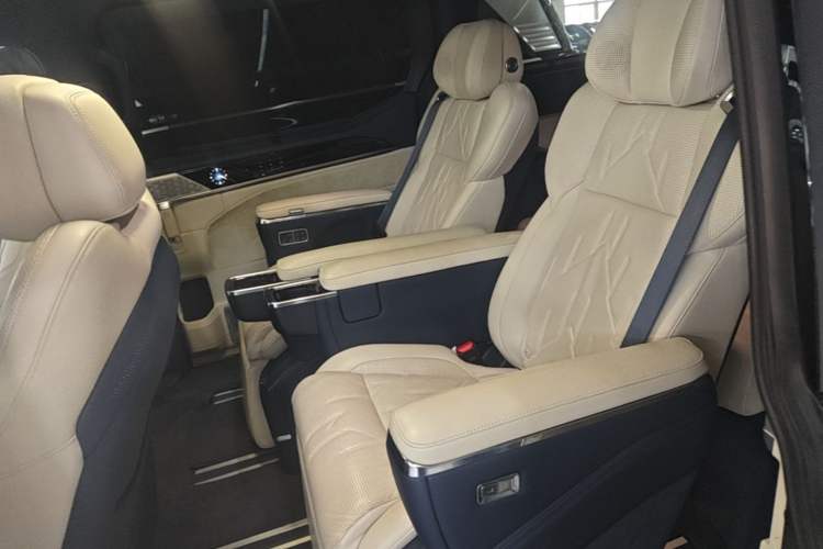 Used Zeekr 009 2024 Six-Seat Executive Version 4WD 108 kWh Left Rear Seat