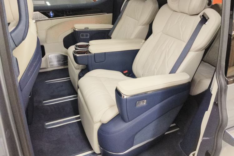 Used Zeekr 009 2024 Six-Seat Executive Version 4WD 108 kWh Left Rear Seat
