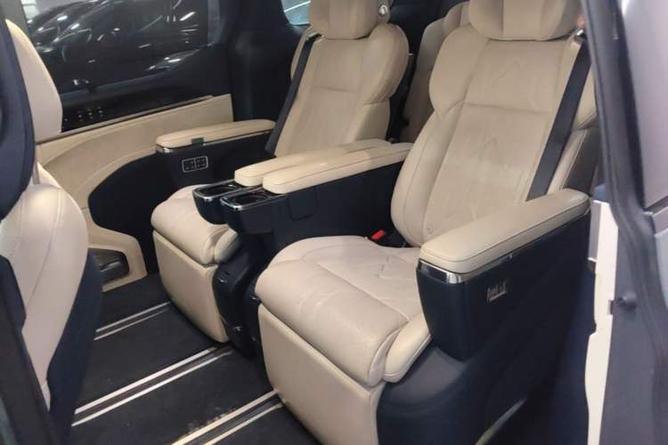 Used Zeekr 009 2024 Six-Seat Executive Version 4WD 108 kWh Left Rear Seat