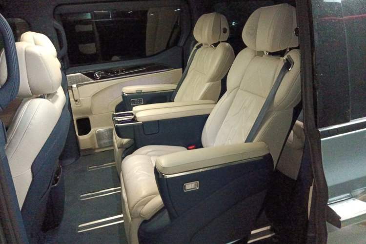 Used Zeekr 009 2024 Six-Seat Executive Version 4WD 108 kWh Left Rear Seat