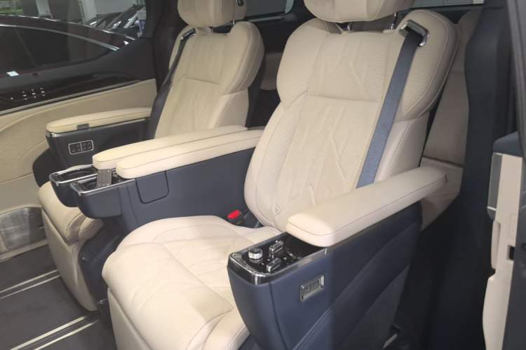 Used Zeekr 009 2024 Six-Seat Executive Version 4WD 140 kWh Left Rear Seat