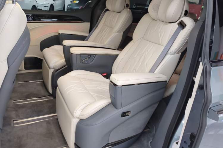 Used Zeekr 009 2024 7-Seater Walk-Through Version Four-Wheel Drive 108 kWh Left Rear Seat