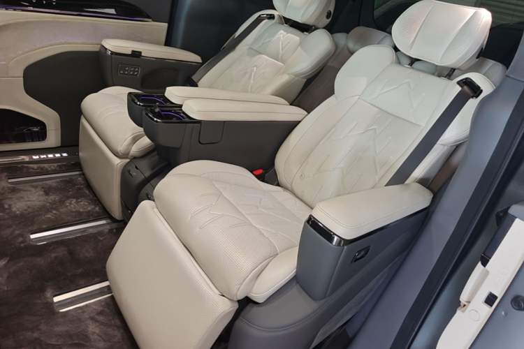 Used Zeekr 009 2024 Six-Seat Executive Version 4WD 108 kWh Left Rear Seat