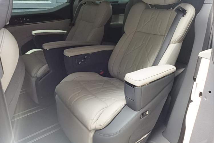 Used Zeekr 009 2024 7-Seater Aisle Version 108 kWh Left Rear Seat