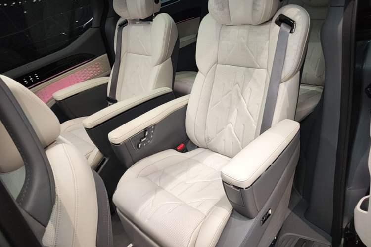 Used Zeekr 009 2024 7-Seater Aisle Version 108 kWh Left Rear Seat