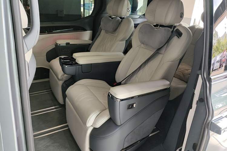 Used Zeekr 009 2024 Six-Seat Executive Version 4WD 108 kWh Left Rear Seat