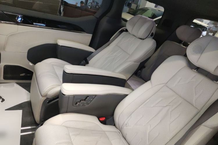 Used Zeekr 009 2024 7-Seater Walk-Through Version Four-Wheel Drive 108 kWh Left Rear Seat