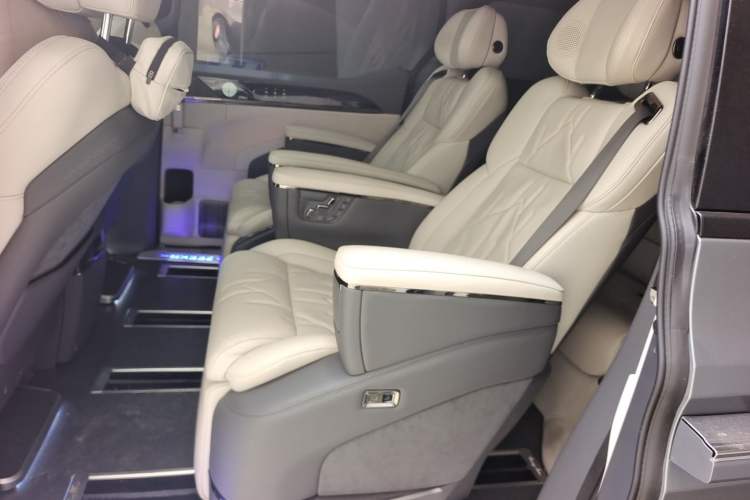 Used Zeekr 009 2024 7-Seater Aisle Version 108 kWh Left Rear Seat